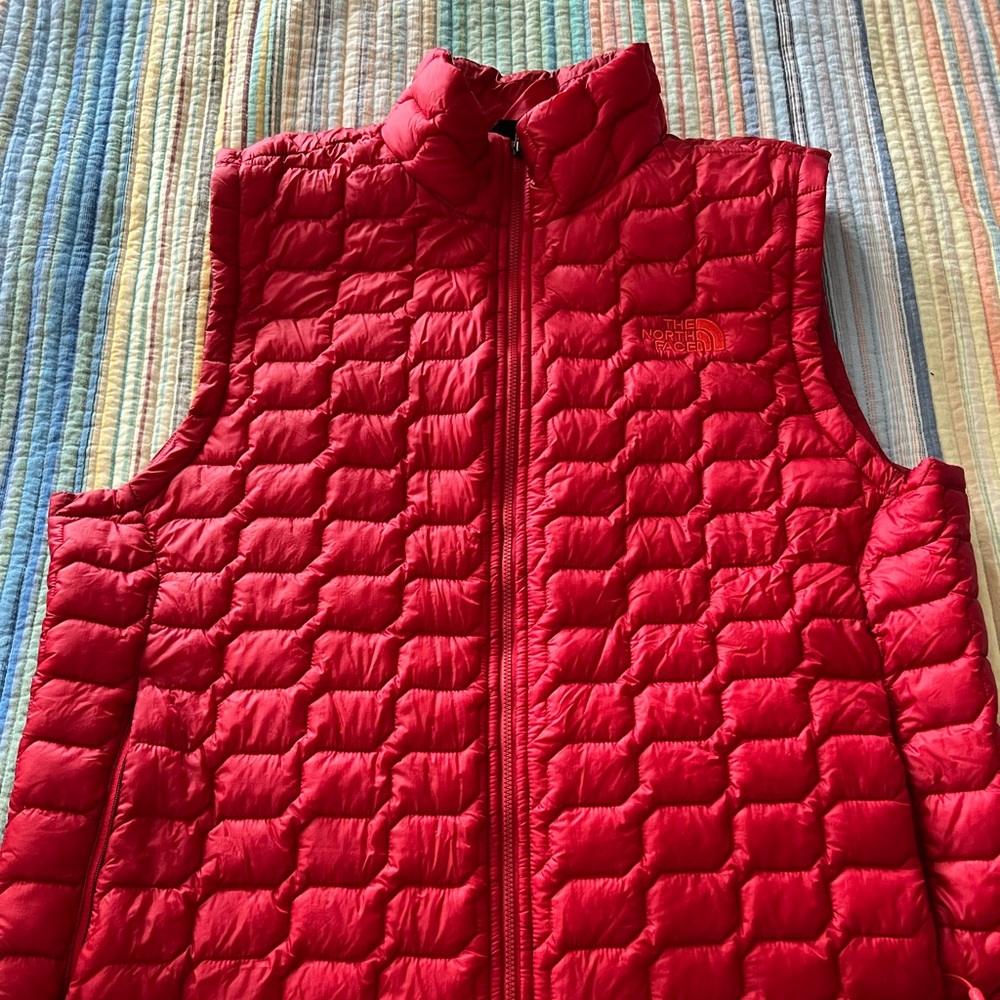 Red Men’s North Face Vest